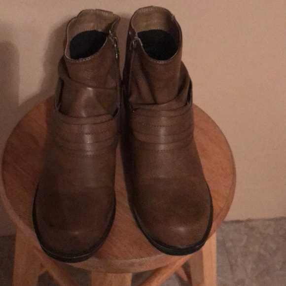 SOLD Booties - Picture 4 of 4